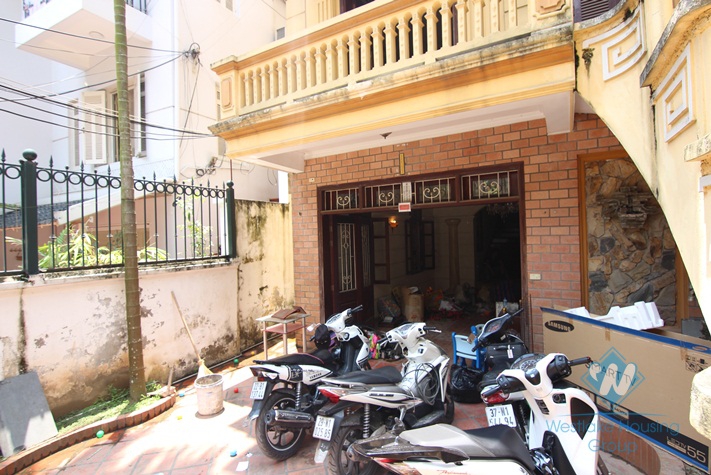 Cheap house for rent in the heart of Tay Ho over 400 sqm usage area